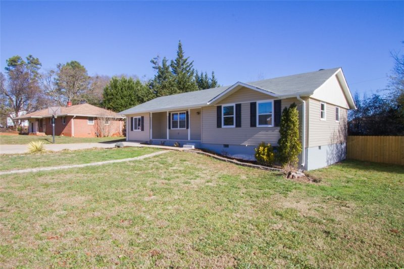 Property image 3 at 303 Walnut Avenue, Anderson, SC 29625