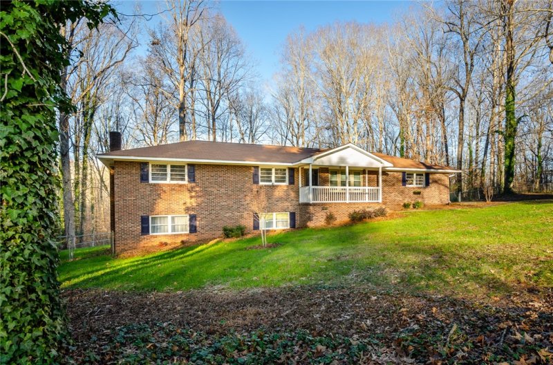 Property image 3 at 411 Ponce DeLeon Drive, Anderson, SC 29621