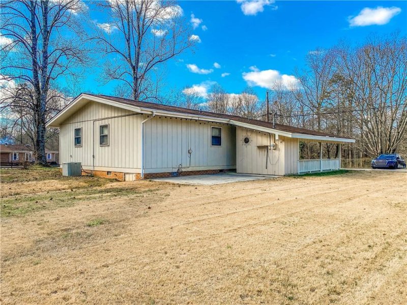 Property image 3 at 125 Woodland Way, West Union, SC 29696