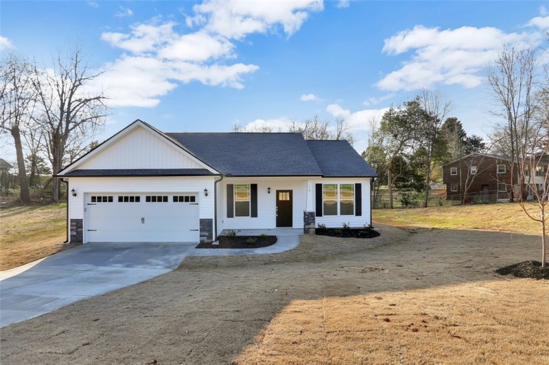 Property image 2 at 110 Bentwood Drive, Piedmont, SC 29673