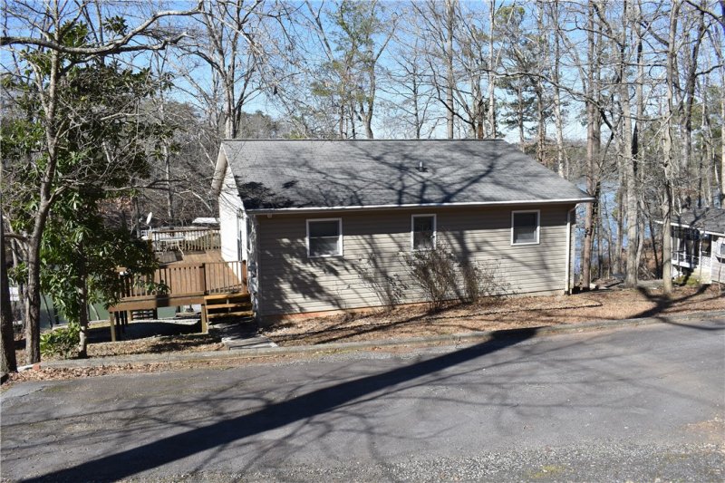 Property image 2 at 219 Lakeview Drive, Townville, SC 29689