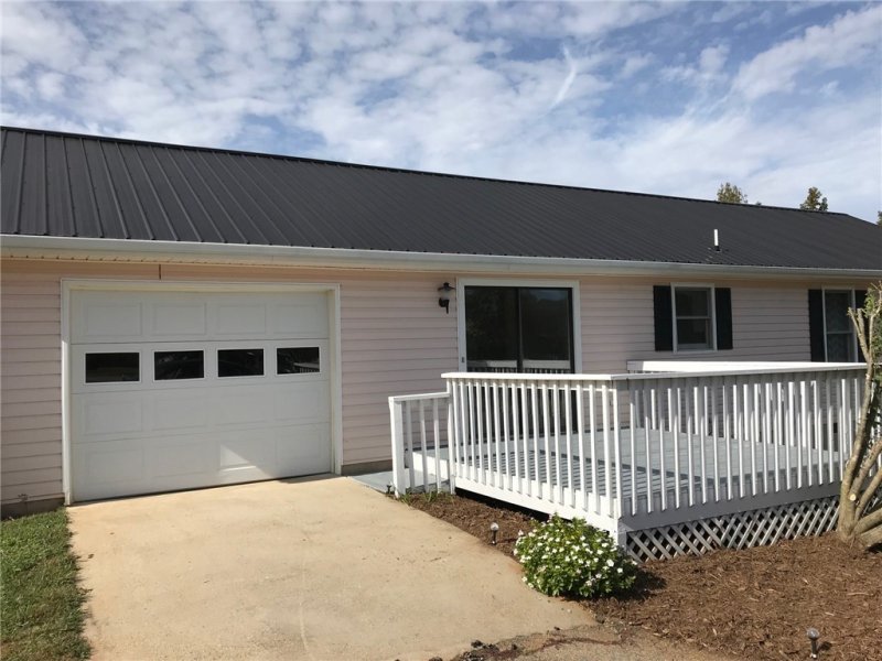 Property image 2 at 131 Lake Drive, Fair Play, SC 29643