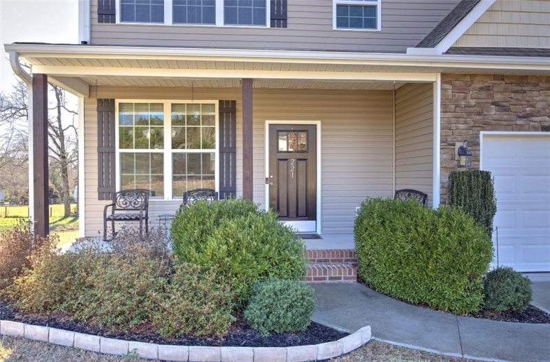 Property image 3 at 221 Saddlebrook Avenue, Pickens, SC 29671