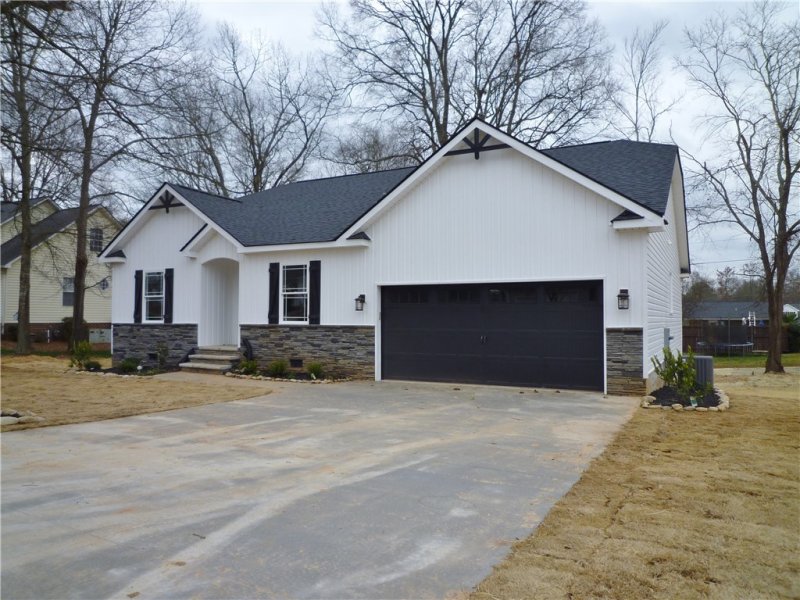 Property image 2 at 179 Amberwood Drive, Anderson, SC 29621