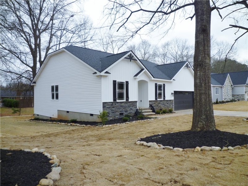 Property image 3 at 179 Amberwood Drive, Anderson, SC 29621