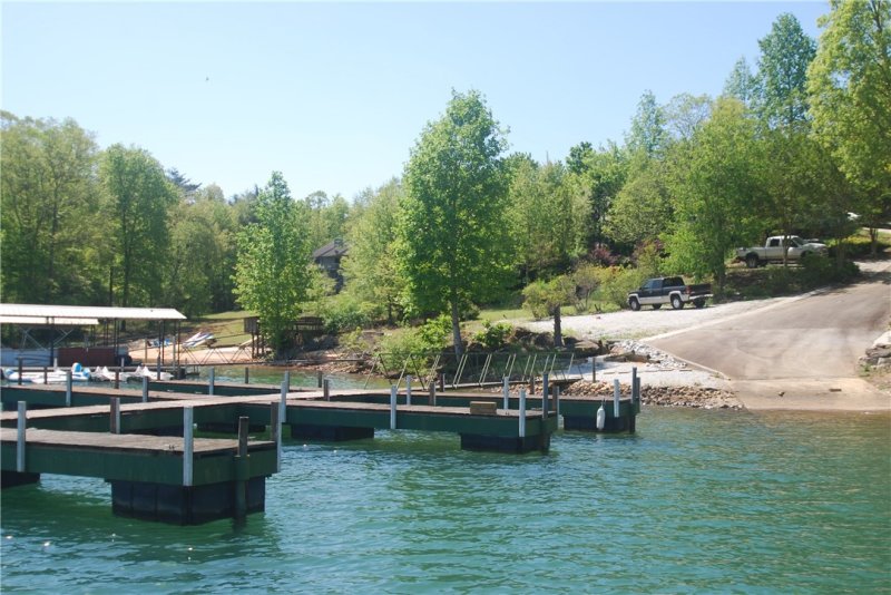 Property image 2 at 0 Lot 7 The Moorings, Seneca, SC 29672