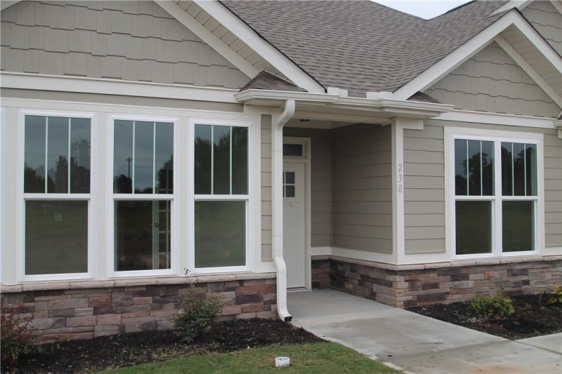 Property image 2 at 230 Meridian Way, Seneca, SC 29672