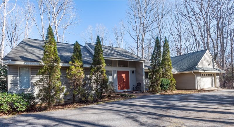 Property image 2 at 3005 Bayshore Drive, Seneca, SC 29672