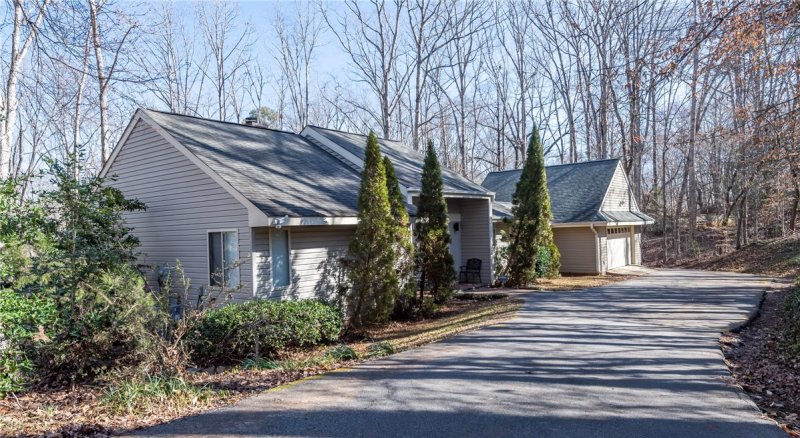 Property image 3 at 3005 Bayshore Drive, Seneca, SC 29672