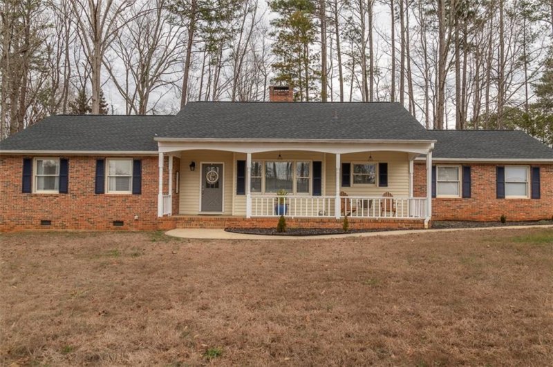 Property image 2 at 13033 Azalea Drive, Seneca, SC 29678