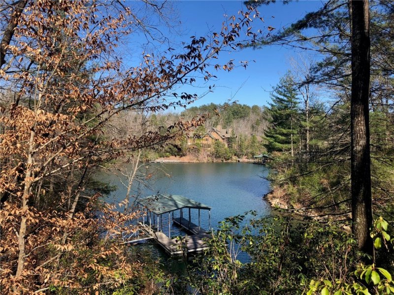 E15 Lake View Court