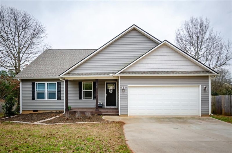 Property image 3 at 250 Hallmark Circle, Easley, SC 29640