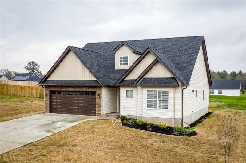 Property image 3 at 1048 Stoneham Circle, Anderson, SC 29626