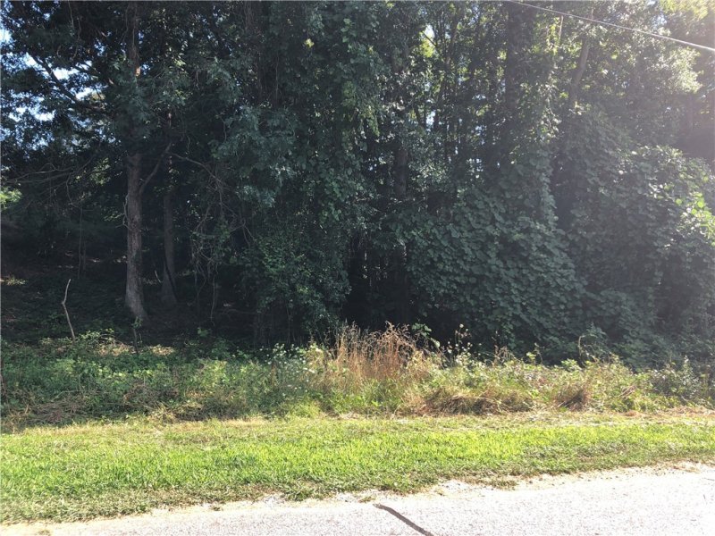 Property image 2 at 121 Edgewater Drive, Anderson, SC 29625