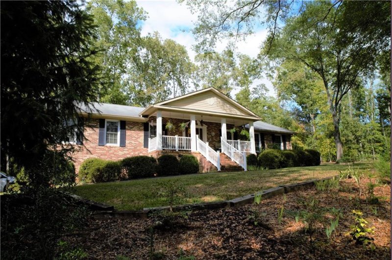 Property image 2 at 4927 Bayshore Drive, Seneca, SC 29672