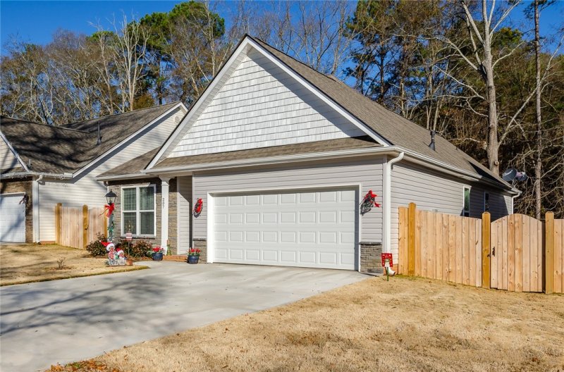 Property image 3 at 225 Magnolia Lane, Pendleton, SC 29670