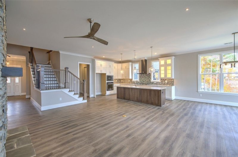 Property image 3 at 413 Lakestone Court, Seneca, SC 29672