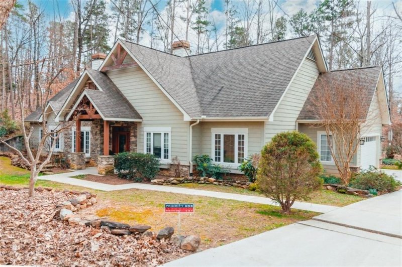 Property image 2 at 203 Hillview Drive, Seneca, SC 29678