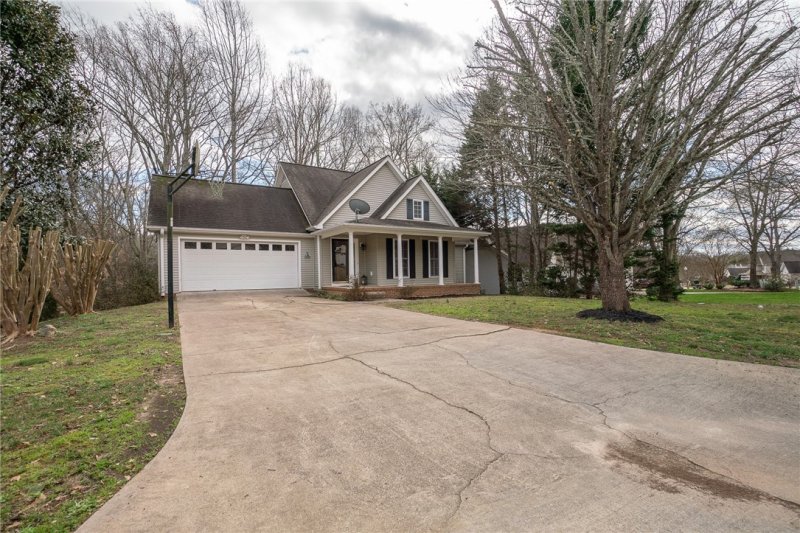Property image 2 at 114 Grand Oak Circle, Pendleton, SC 29670