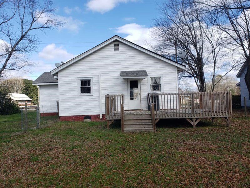 Property image 2 at 105 CLINKSCALES Street, Iva, SC 29655