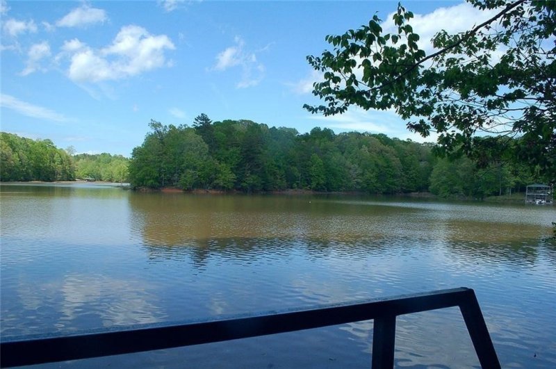 Property image 2 at 14 Pointe Wildwood Road, Seneca, SC 29678