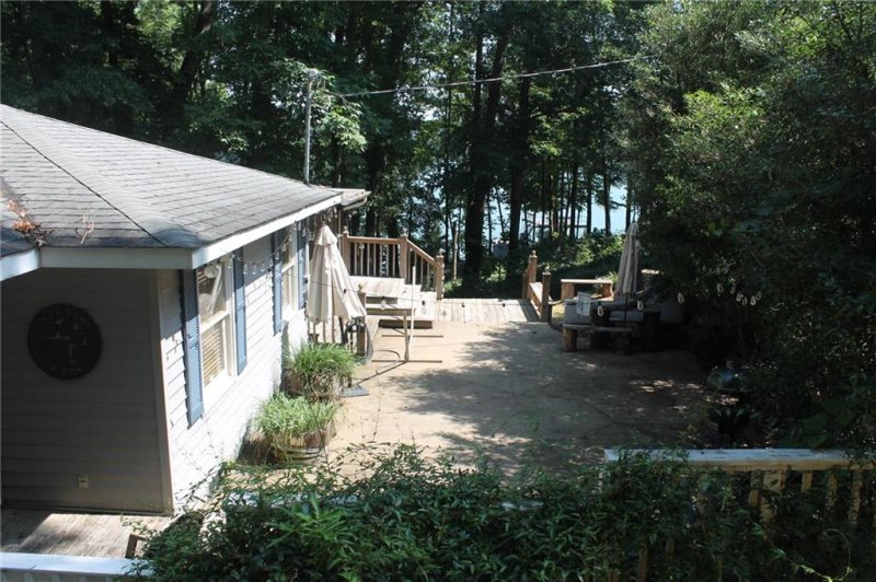 Property image 4 at 305 Robinhood Road, Townville, SC 29689