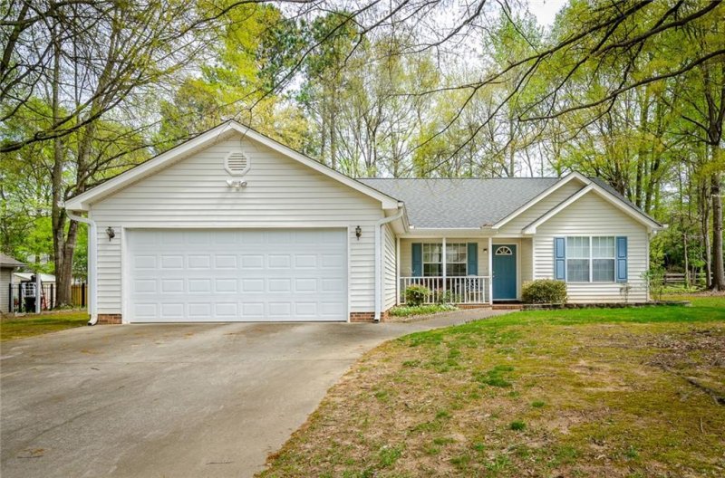 1208 Ravenswood Drive