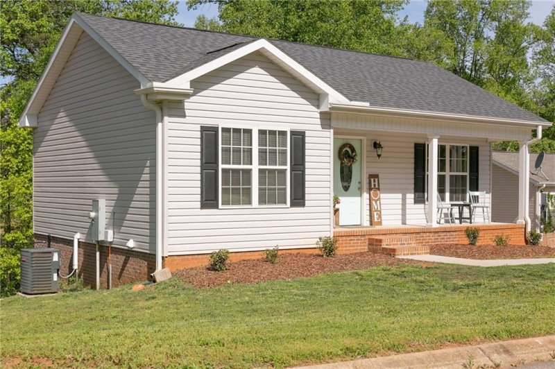 Property image 4 at 201 Nicholas Court, Easley, SC 29640