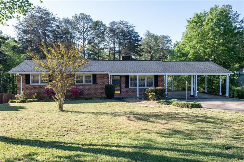 Property image 2 at 308 Lavonne Avenue, Easley, SC 29642