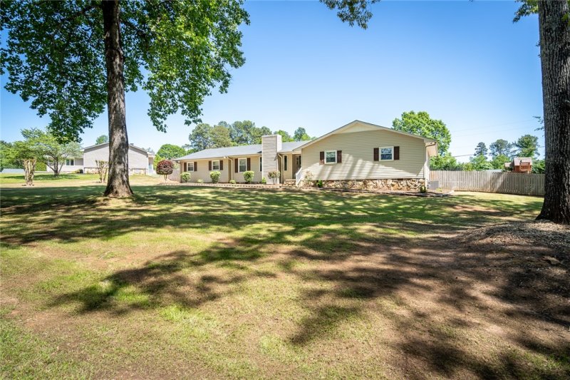 Property image 2 at 203 Woodoak Drive, Anderson, SC 29621