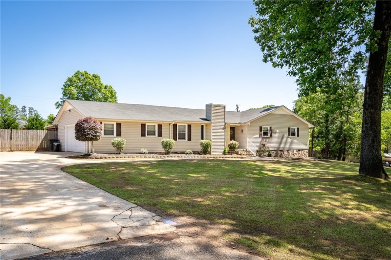 Property image 3 at 203 Woodoak Drive, Anderson, SC 29621