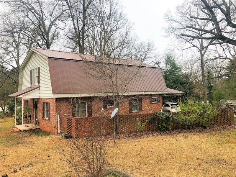 Property image 3 at 607 Tanglewood Drive, Seneca, SC 29672