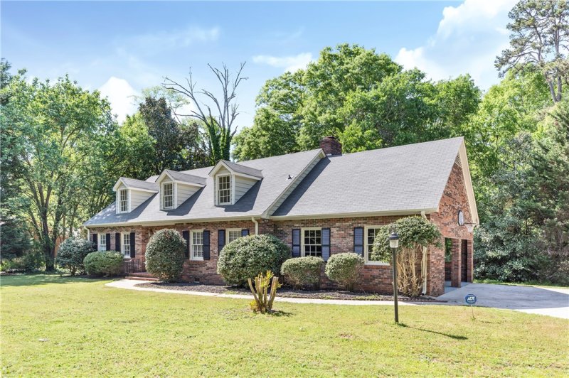 Property image 3 at 1505 Hilltop Drive, Anderson, SC 29621