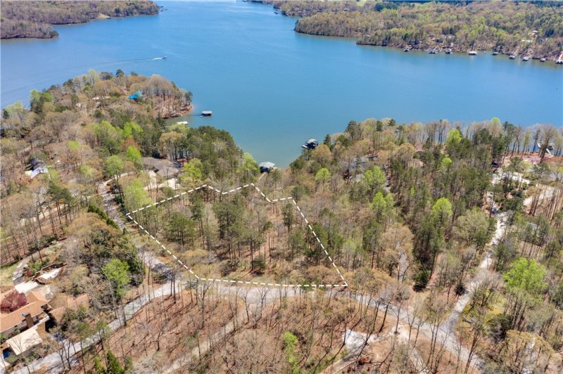 Property image 2 at 808 Seminole Point Road, Fair Play, SC 29643