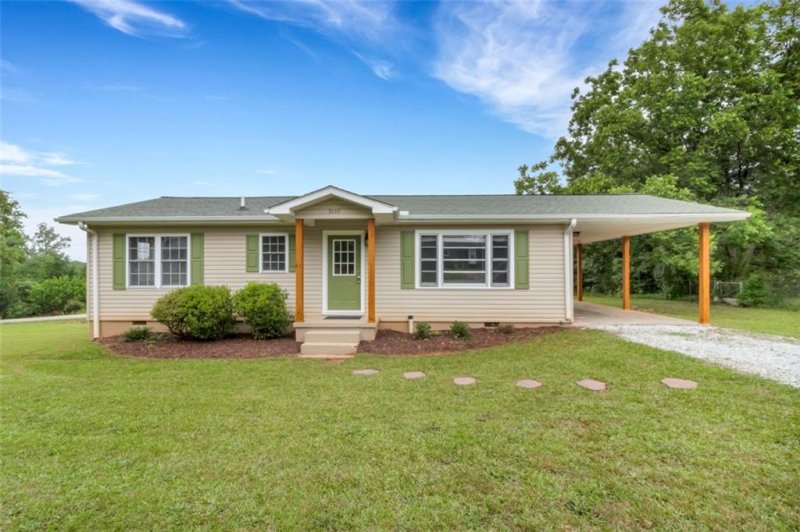 Property image 2 at 3009 Corinth Drive, Seneca, SC 29672