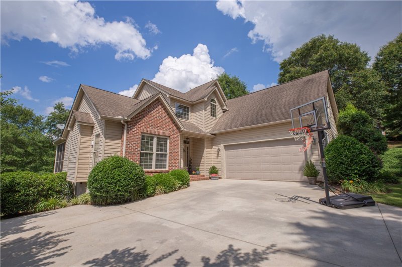 Property image 2 at 245 Stone Pond Way, Seneca, SC 29678