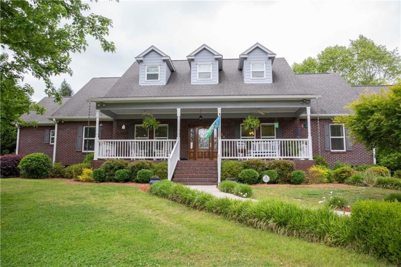 Property image 3 at 206 Hunters Trail, Walhalla, SC 29691