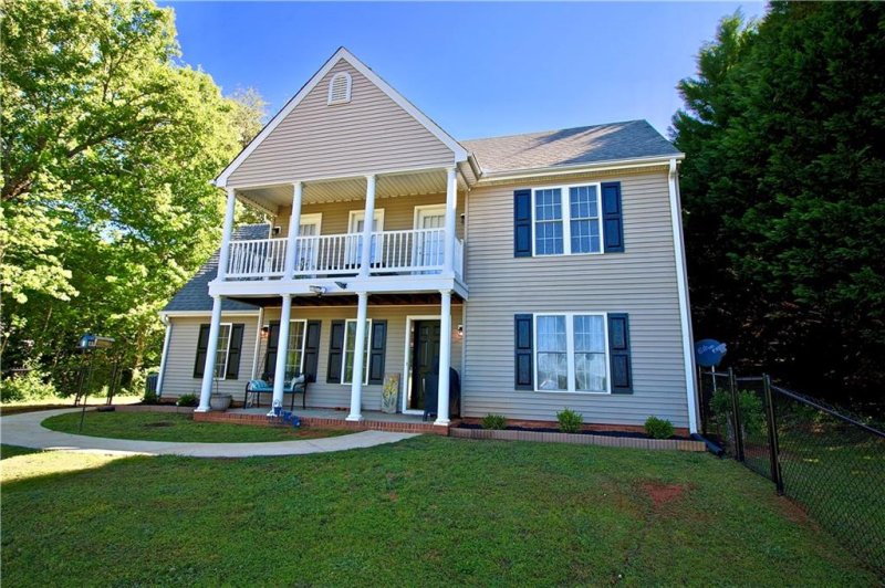 Property image 2 at 519 The Bear Boulevard, Tamassee, SC 29686