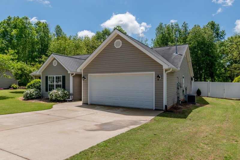 Property image 2 at 117 Kensett Drive, Williamston, SC 29697