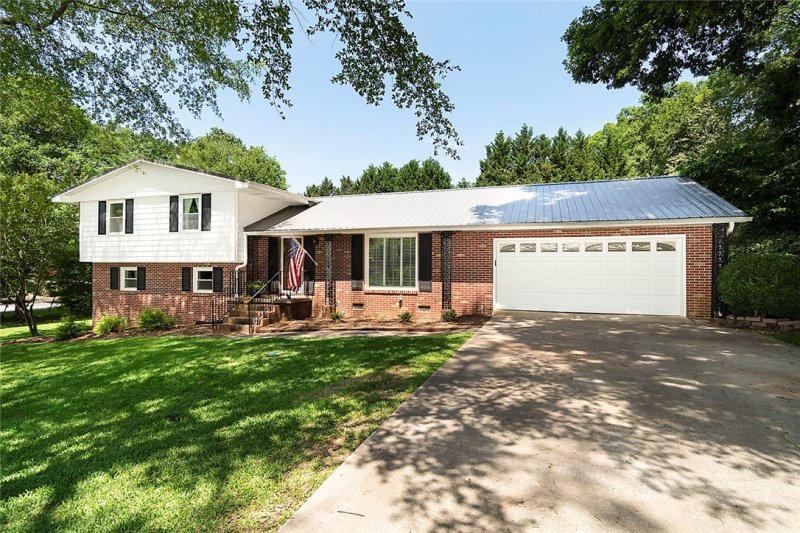 Property image 2 at 827 Warley Circle, Pendleton, SC 29670