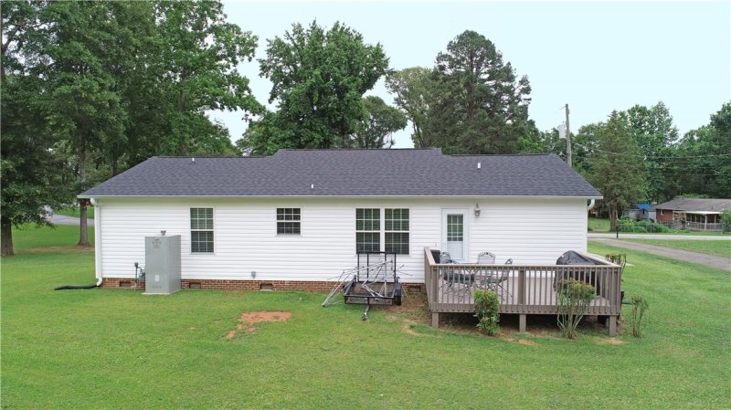 Property image 3 at 100 Ridge Drive, Williamston, SC 29697