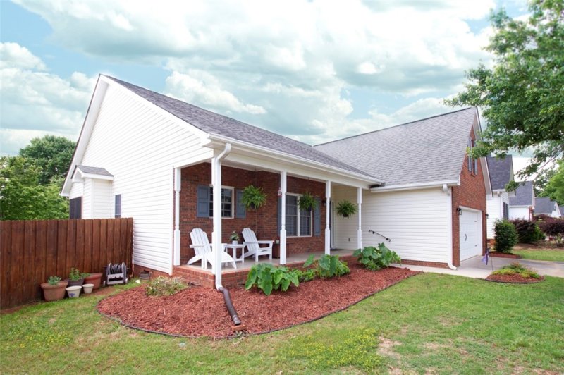 Property image 2 at 126 Elliott Circle, Anderson, SC 29621