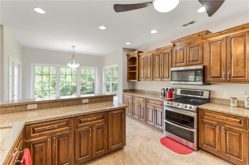 Property image 2 at 628 Providence Point Drive, Seneca, SC 29678