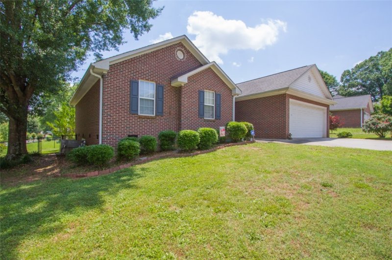 Property image 3 at 12 Woodbridge Circle, Anderson, SC 29621