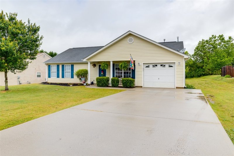 Property image 2 at 627 Hunters Lane, Anderson, SC 29625