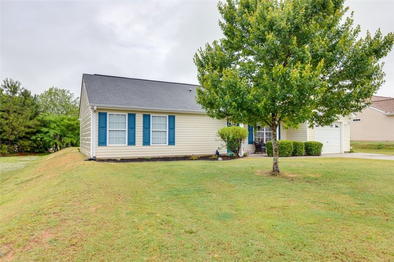 Property image 3 at 627 Hunters Lane, Anderson, SC 29625