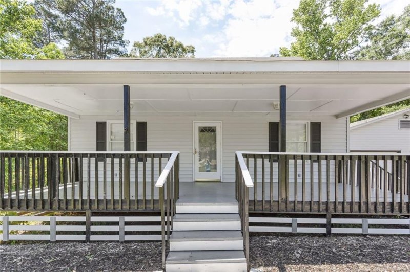 Property image 2 at 942 Crestview Drive, Seneca, SC 29678