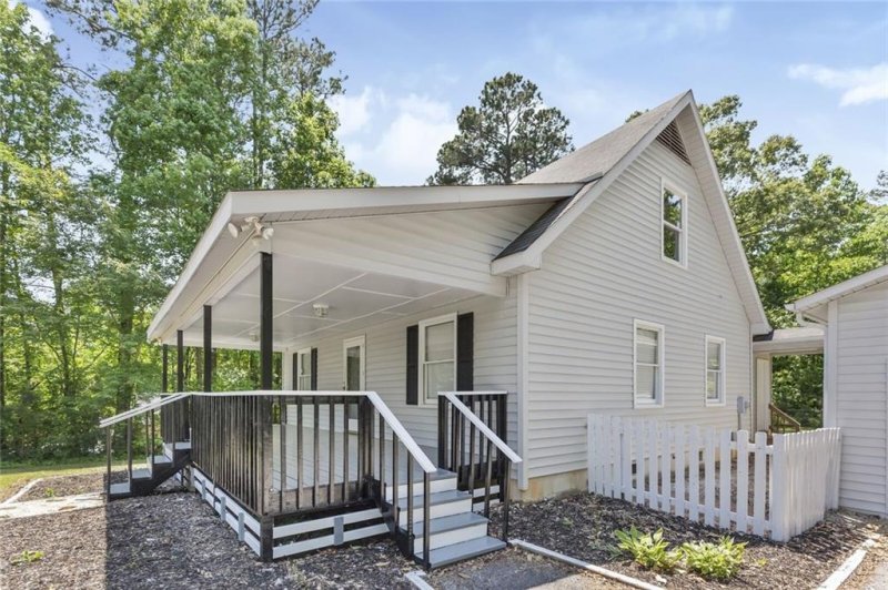 Property image 3 at 942 Crestview Drive, Seneca, SC 29678