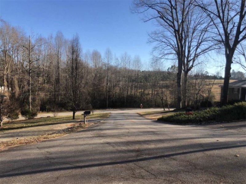 Property image 3 at 809 Mulholland Drive, Seneca, SC 29672