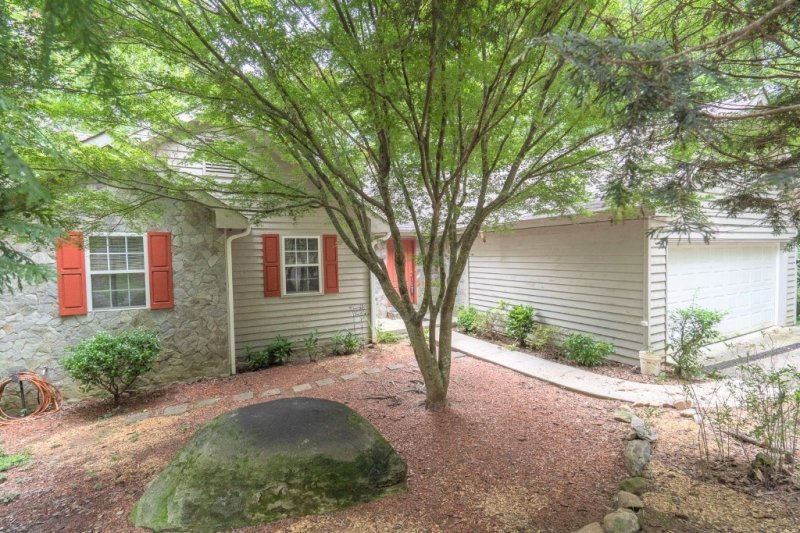 Property image 2 at 125 Fairway Woods Drive, Pickens, SC 29671